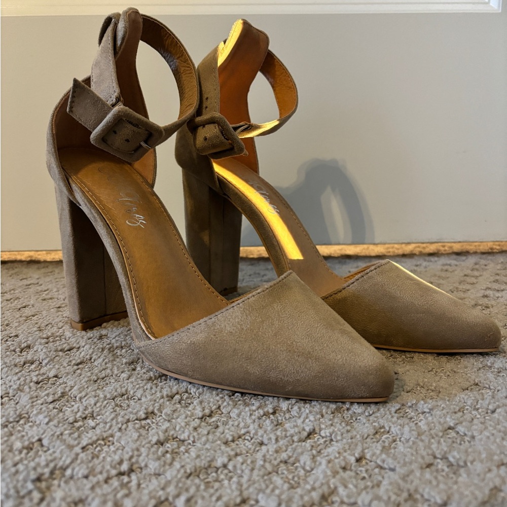 VICI Ankle Strap Heels - Taupe Suede - Size 7.5 - Like New